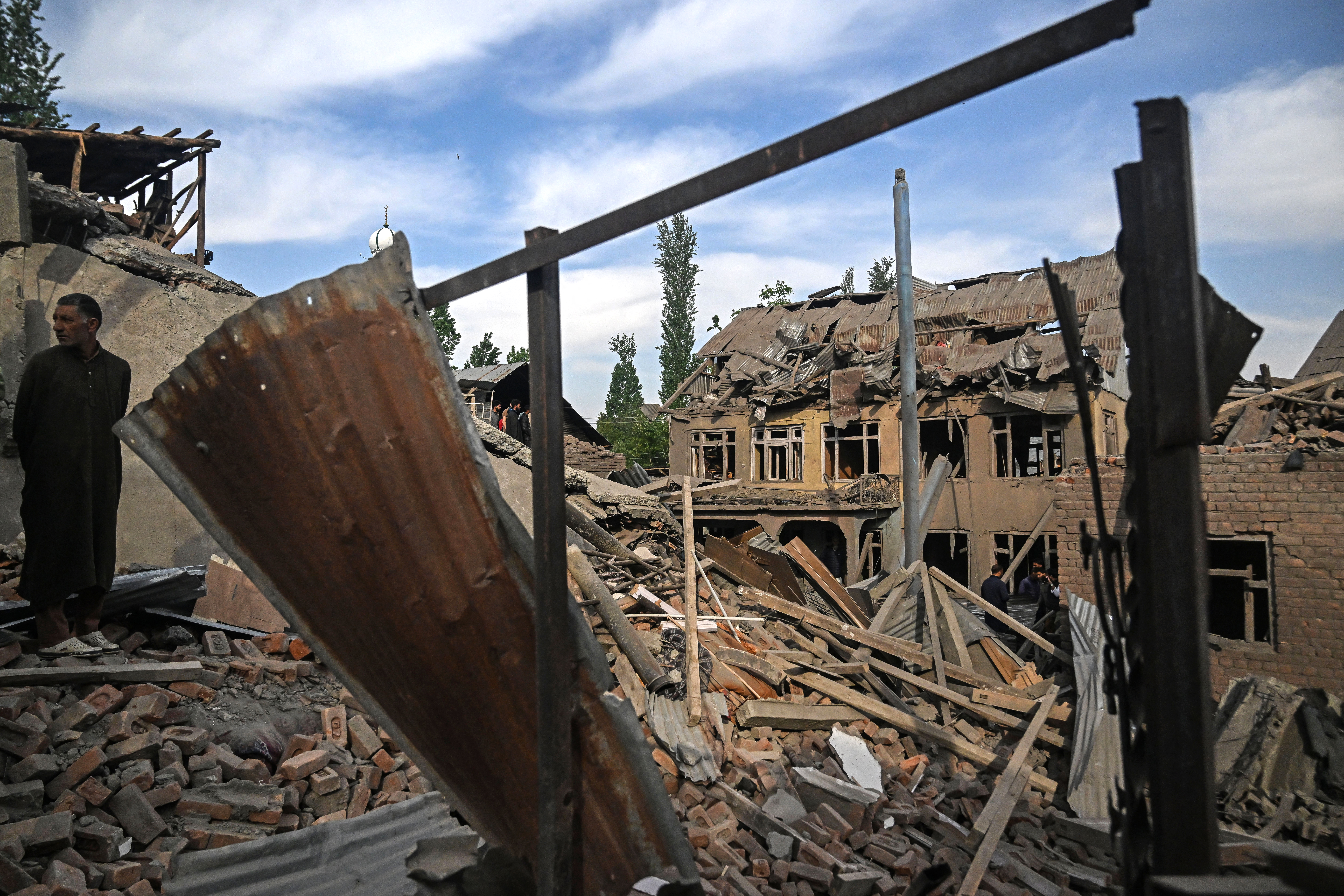 Indian and Pakistani armies exchange fire across LoC for third consecutive night